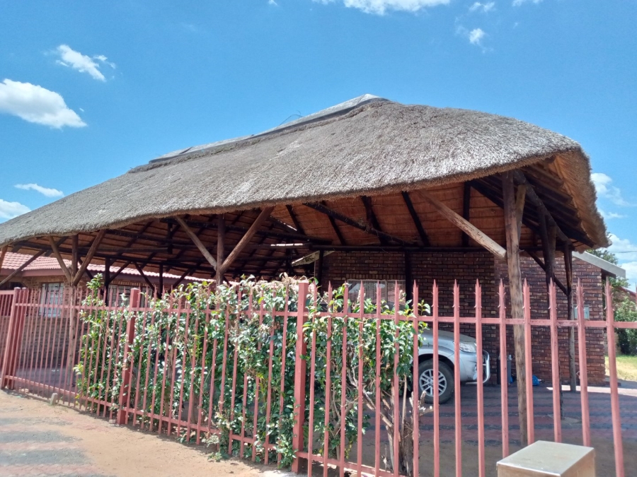  Bedroom Property for Sale in Mmabatho Unit 12 North West